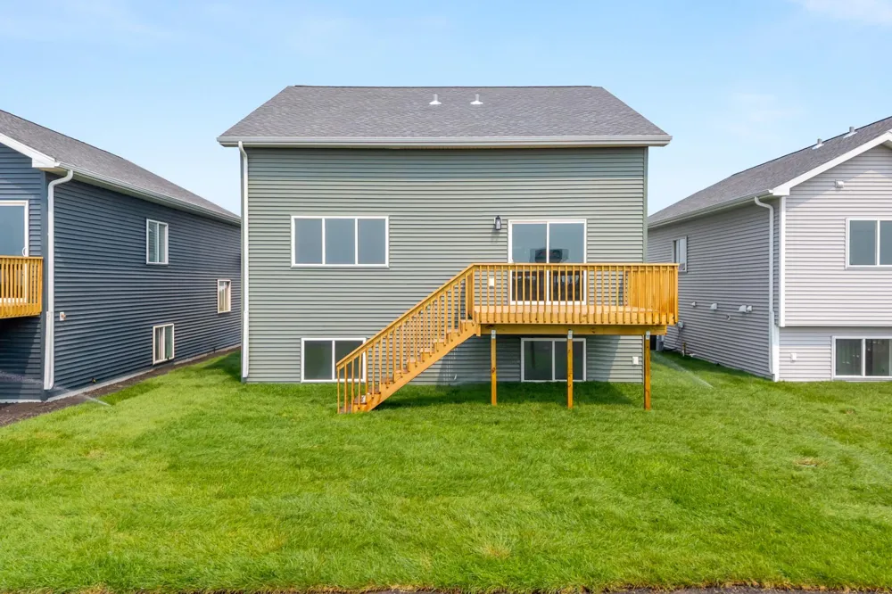 2611 38 AVENUE S Moorhead, MN 56560