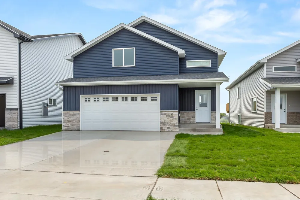 2623 38 AVENUE S Moorhead, MN 56560