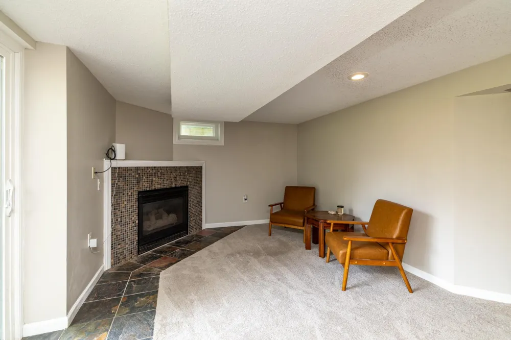2509 W 140th Street Burnsville, MN 55337