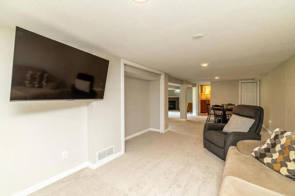 2509 W 140th Street Burnsville, MN 55337