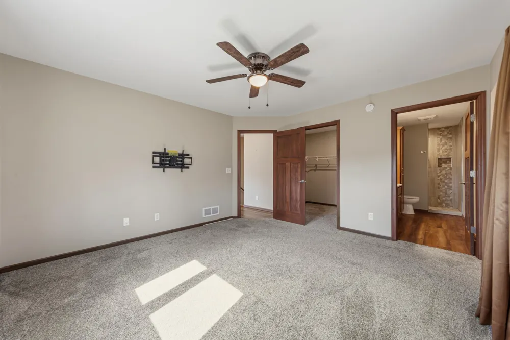 611 Mari Dean Boulevard #6 Lake Crystal, MN 56055