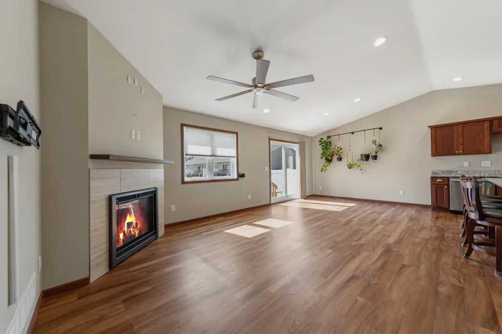 611 Mari Dean Boulevard #6 Lake Crystal, MN 56055