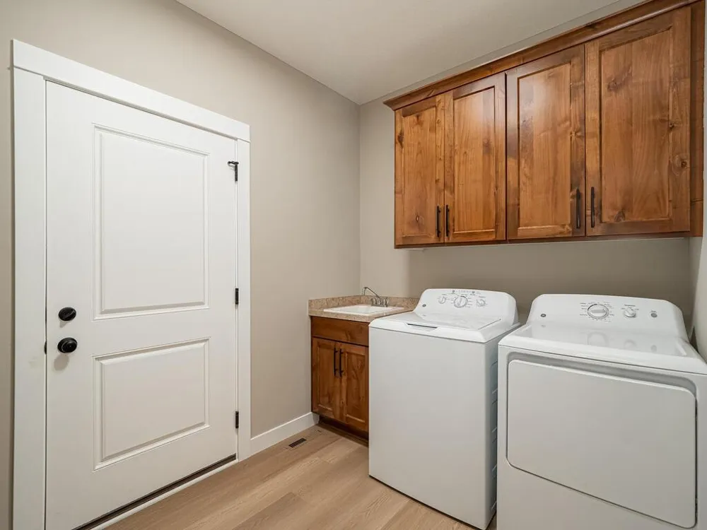 L5 B2 238th Avenue NW Zimmerman, MN 55398