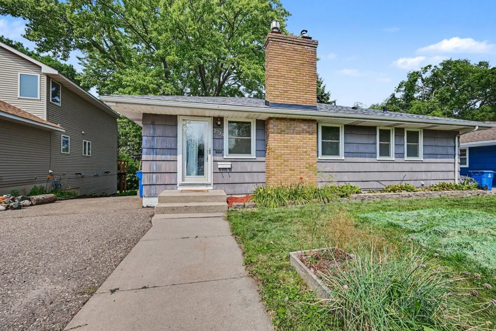 2733 Parkview Boulevard Robbinsdale, MN 55422