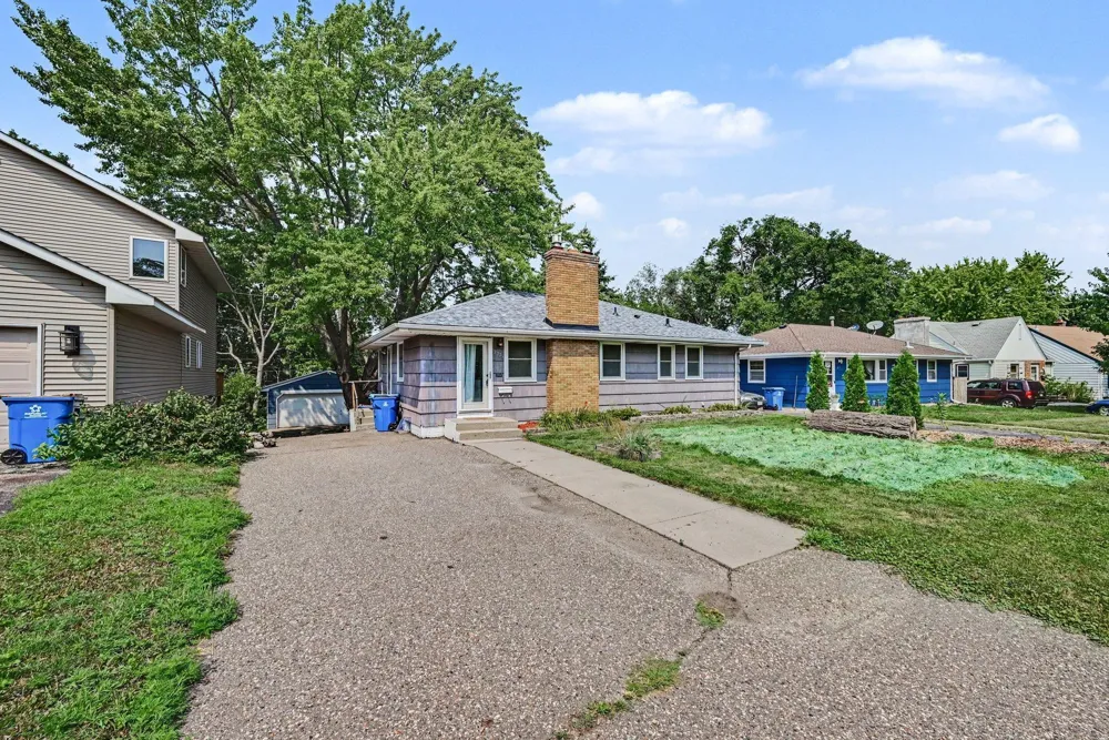 2733 Parkview Boulevard Robbinsdale, MN 55422