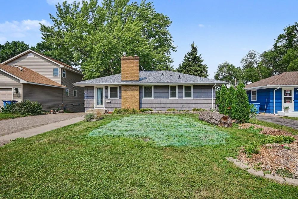 2733 Parkview Boulevard Robbinsdale, MN 55422