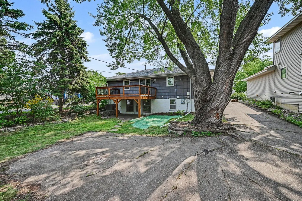 2733 Parkview Boulevard Robbinsdale, MN 55422