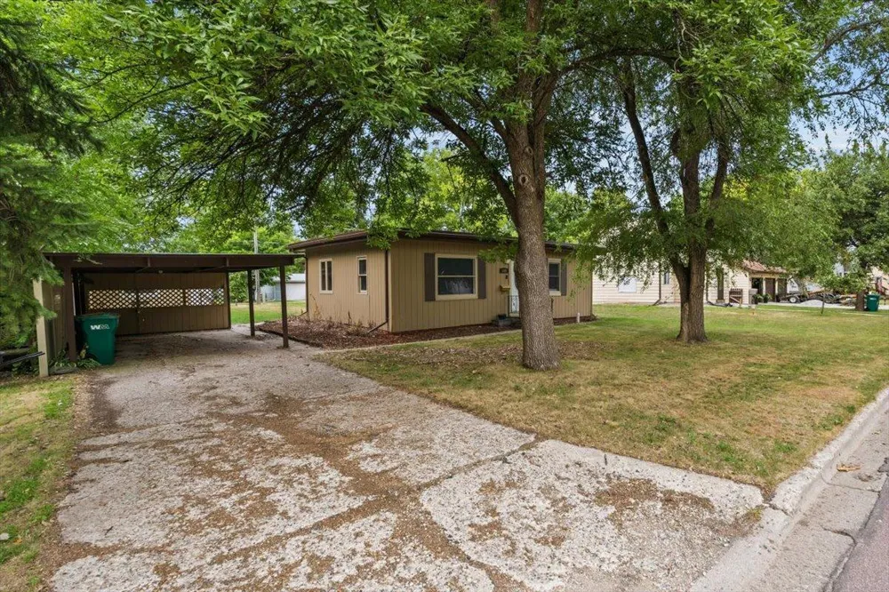 609 Center Street S Wahpeton, ND 58075