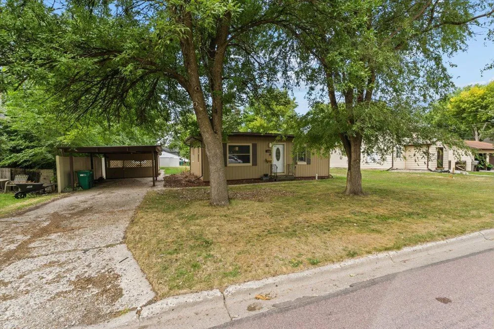 609 Center Street S Wahpeton, ND 58075