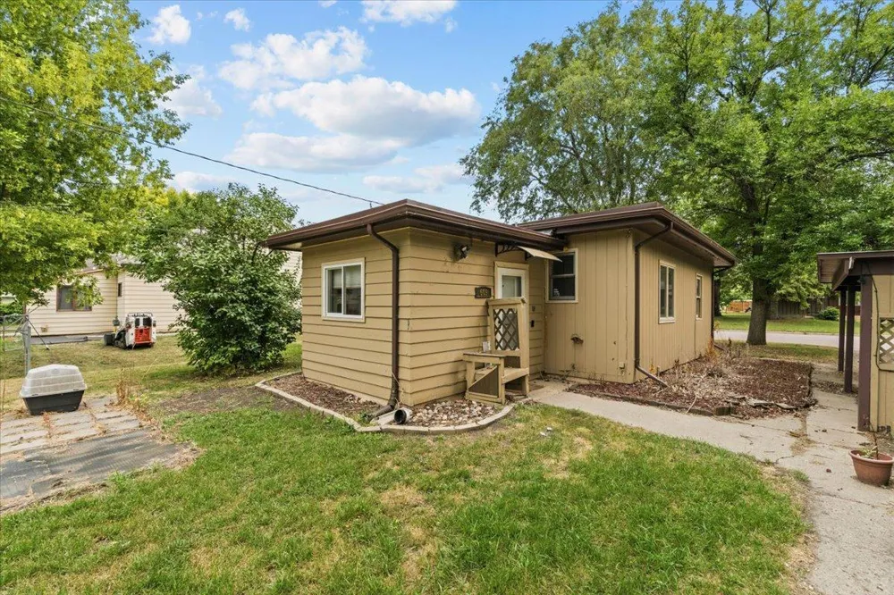 609 Center Street S Wahpeton, ND 58075