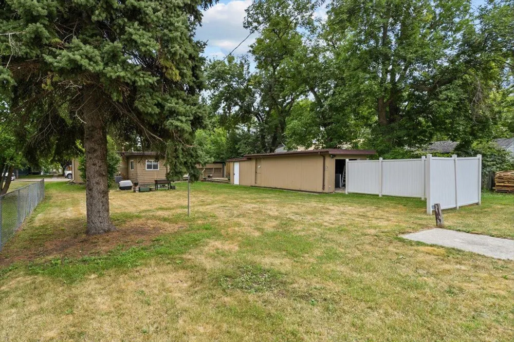 609 Center Street S Wahpeton, ND 58075