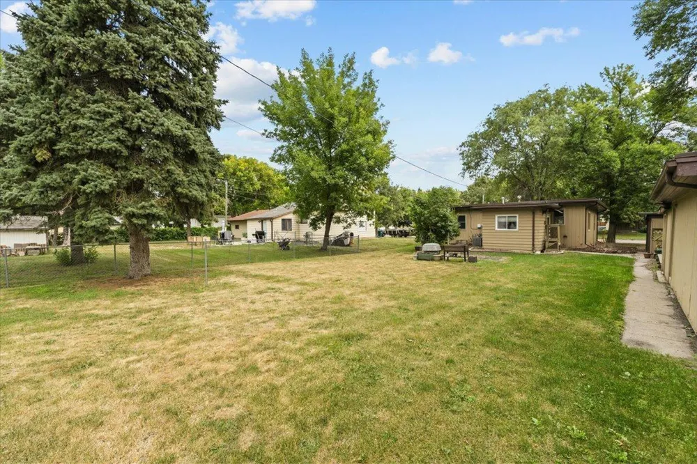 609 Center Street S Wahpeton, ND 58075