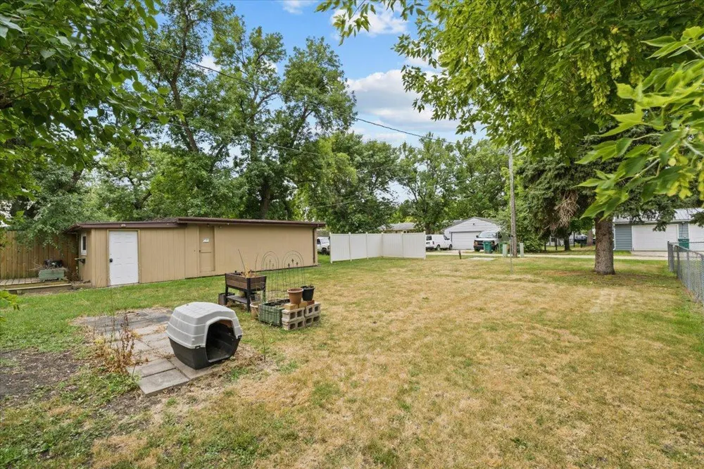609 Center Street S Wahpeton, ND 58075