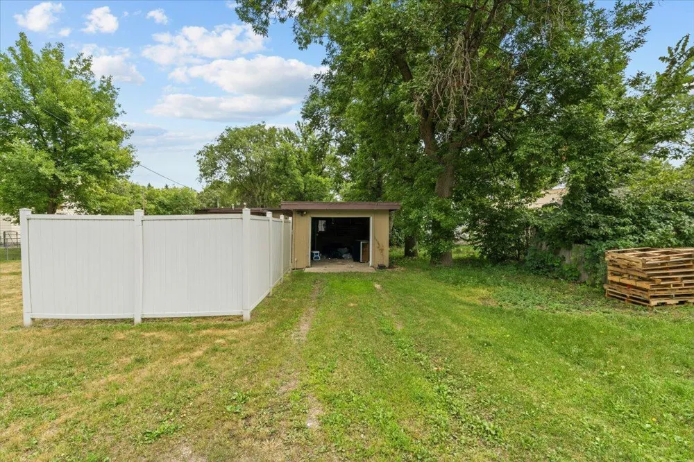 609 Center Street S Wahpeton, ND 58075