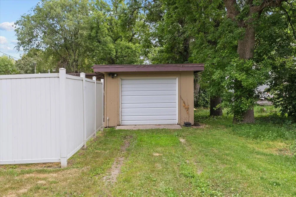 609 Center Street S Wahpeton, ND 58075