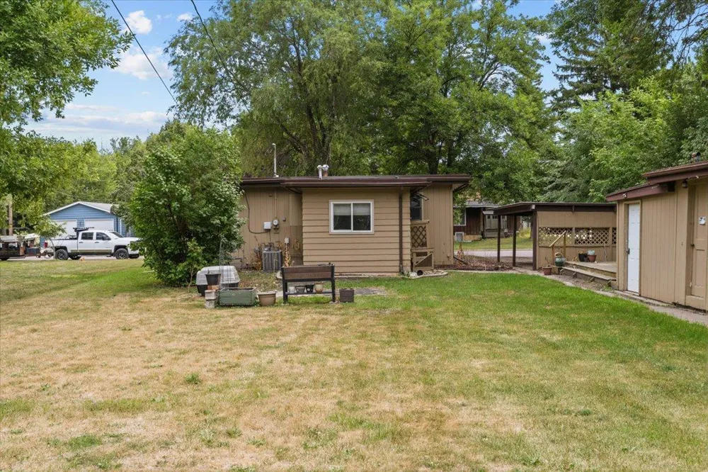 609 Center Street S Wahpeton, ND 58075