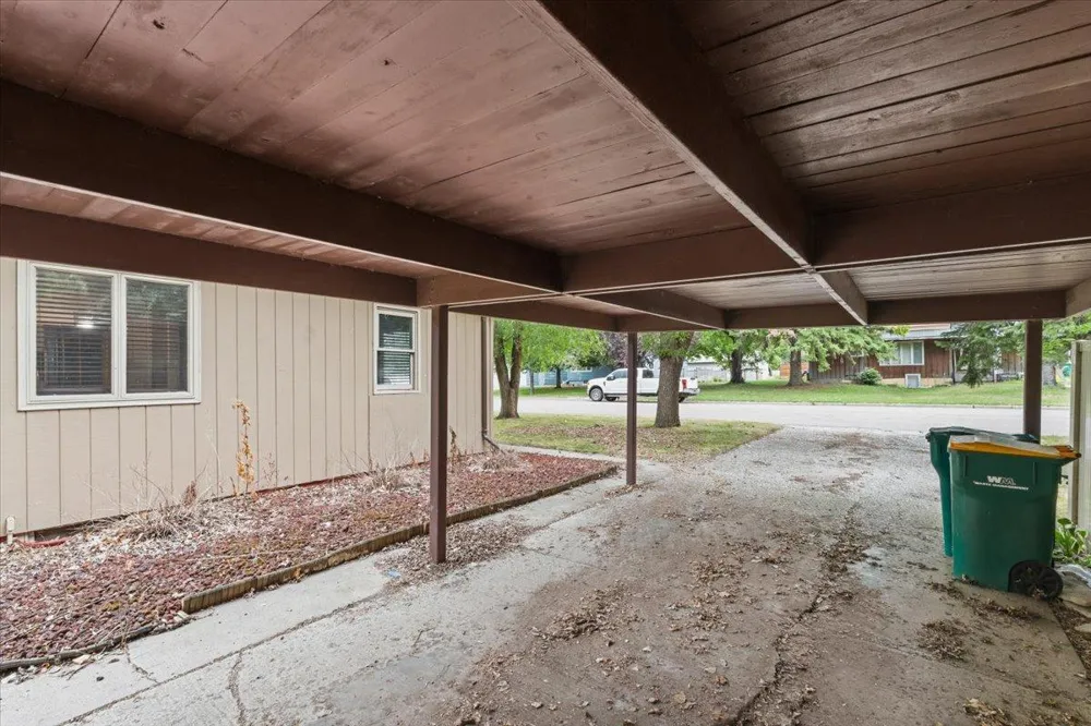609 Center Street S Wahpeton, ND 58075