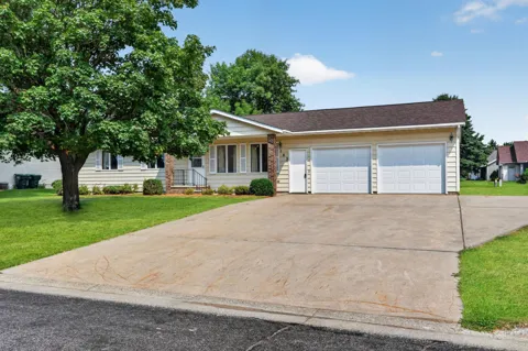 143 Meadowlark Lane SW