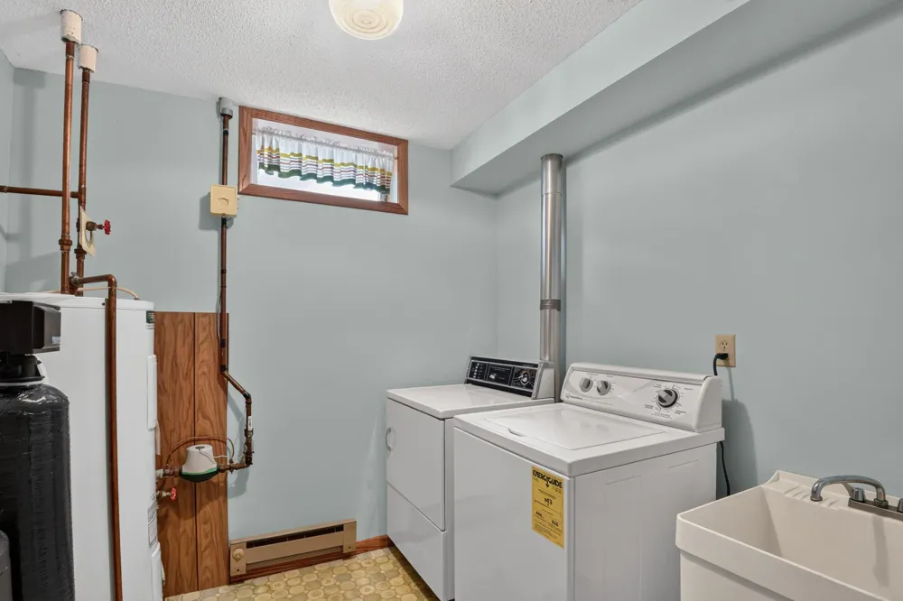 143 Meadowlark Lane SW Melrose, MN 56352