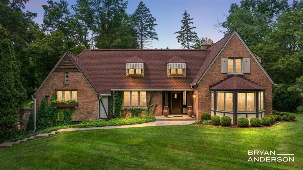 1830 Bridge Street NW Grand Rapids, MI 49504