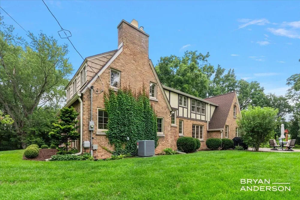 1830 Bridge Street NW Grand Rapids, MI 49504