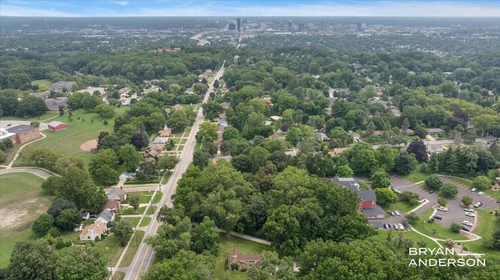 1830 Bridge Street NW Grand Rapids, MI 49504