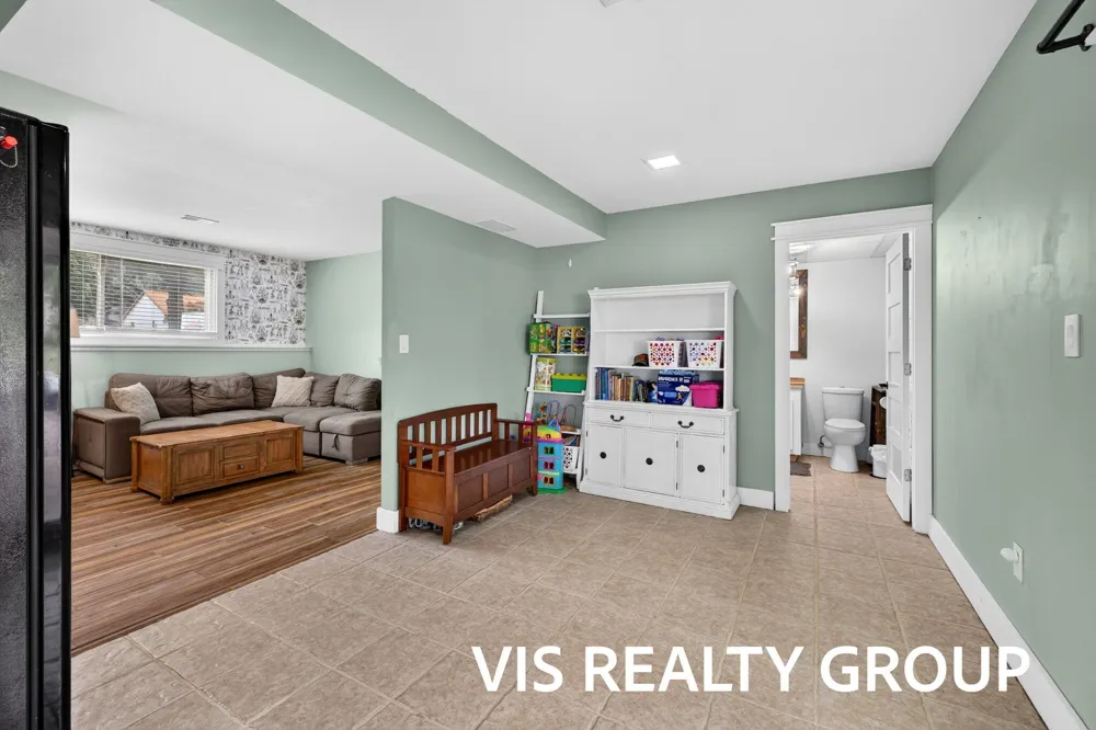 531 E Chadwick Drive Muskegon, MI 49445