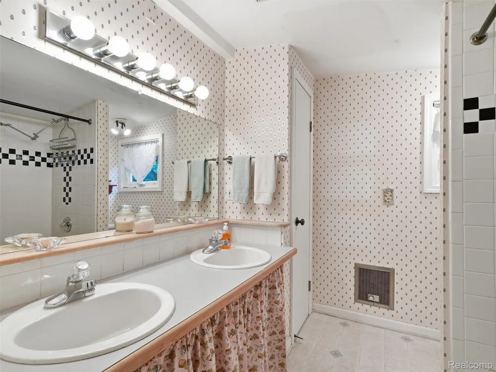 15525 Marilyn Avenue Northville Township, MI 48170