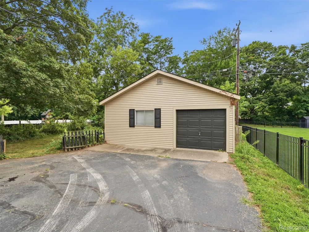 15525 Marilyn Avenue Northville Township, MI 48170