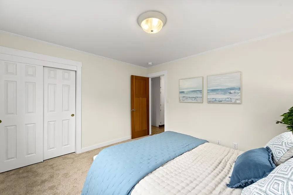 16026 16th Avenue SW Burien, WA 98166