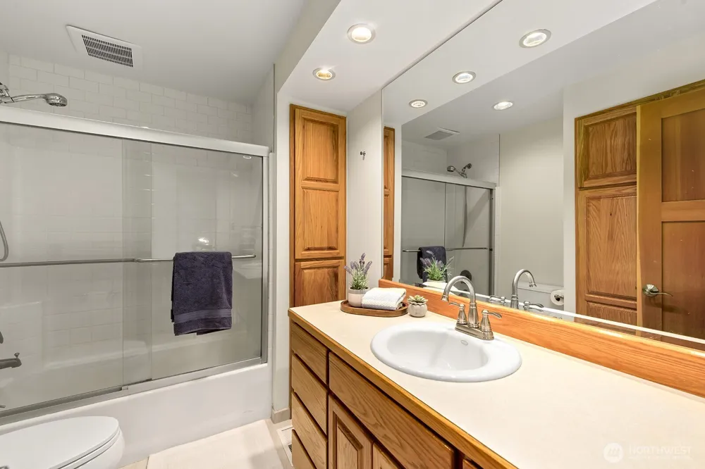 16026 16th Avenue SW Burien, WA 98166