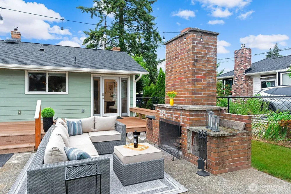 16026 16th Avenue SW Burien, WA 98166