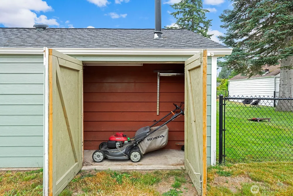 16026 16th Avenue SW Burien, WA 98166