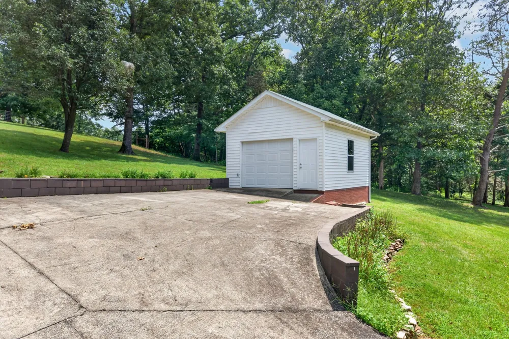 254 Sherwood Forest Rd Livingston, TN 38570