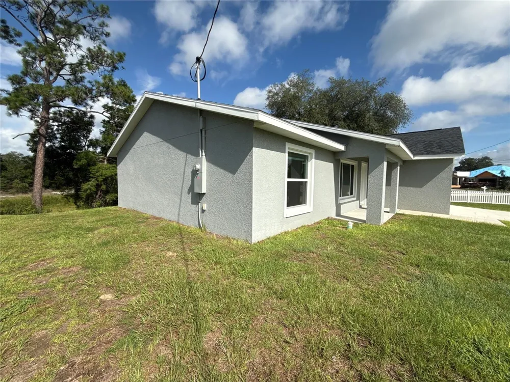 22 MALAUKA CIRCLE Ocklawaha, FL 32179