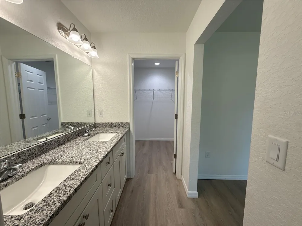 22 MALAUKA CIRCLE Ocklawaha, FL 32179