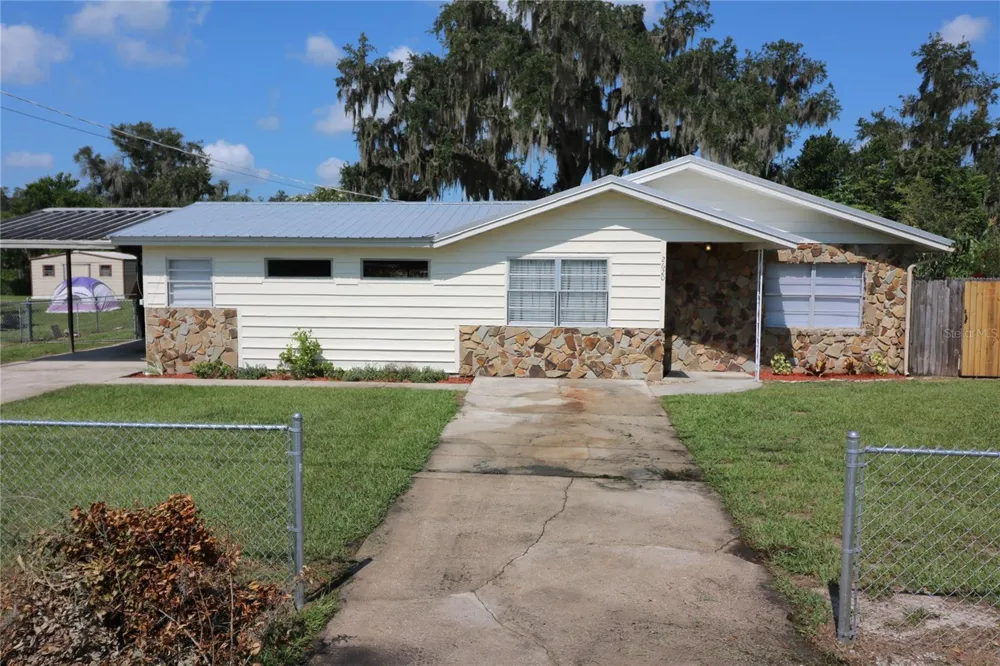 2620 HOWARD STREET Mulberry, FL 33860
