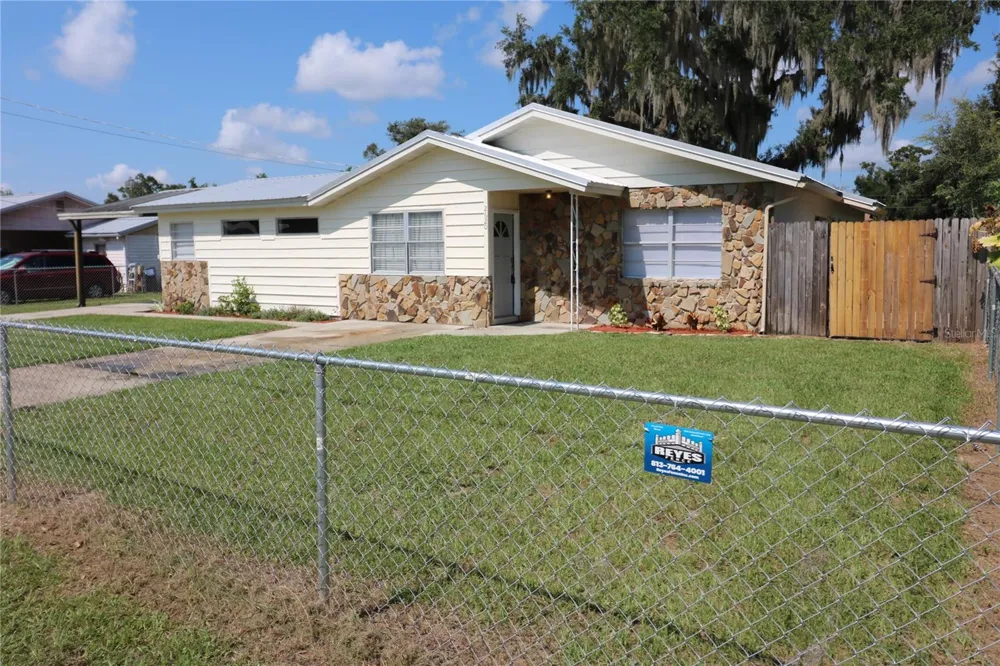 2620 HOWARD STREET Mulberry, FL 33860