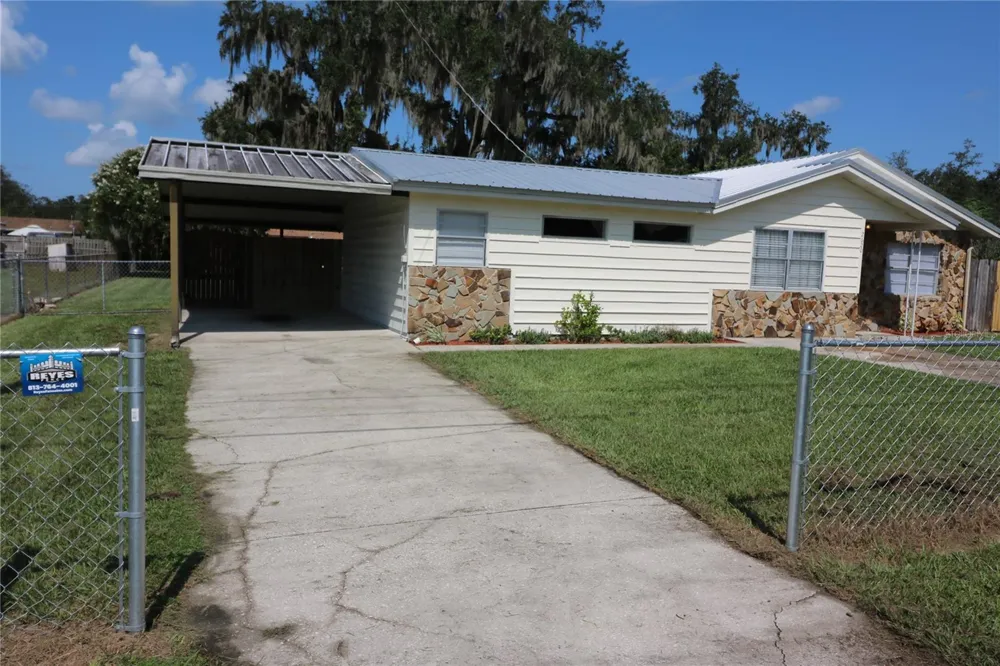 2620 HOWARD STREET Mulberry, FL 33860