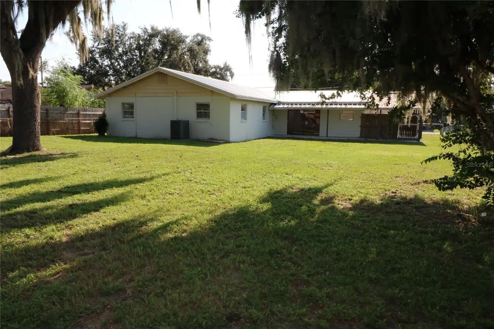 2620 HOWARD STREET Mulberry, FL 33860