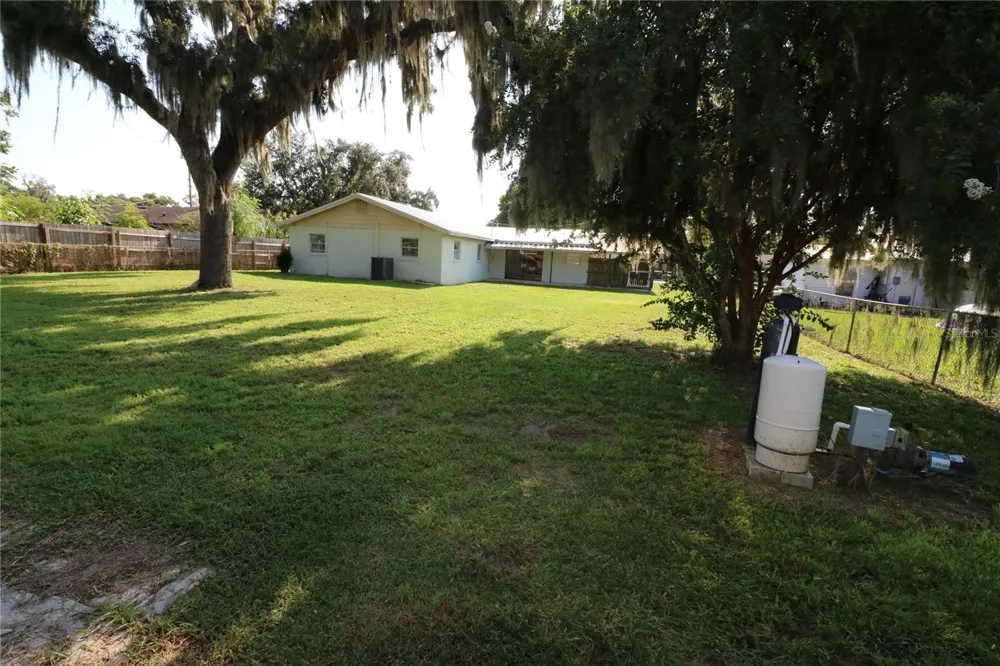 2620 HOWARD STREET Mulberry, FL 33860