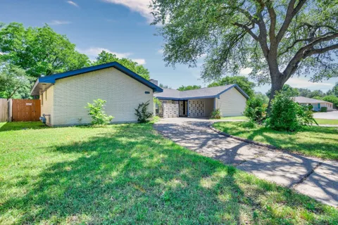 4913 Westlake Drive