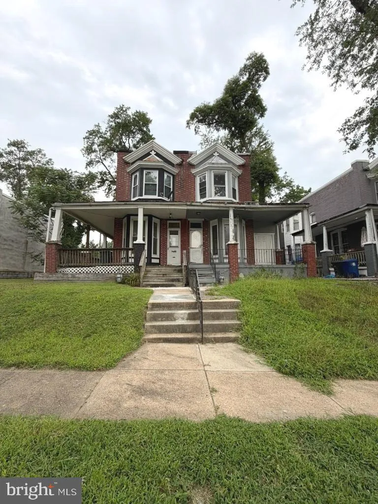 2206 LYNDHURST AVENUE Baltimore, MD 21216