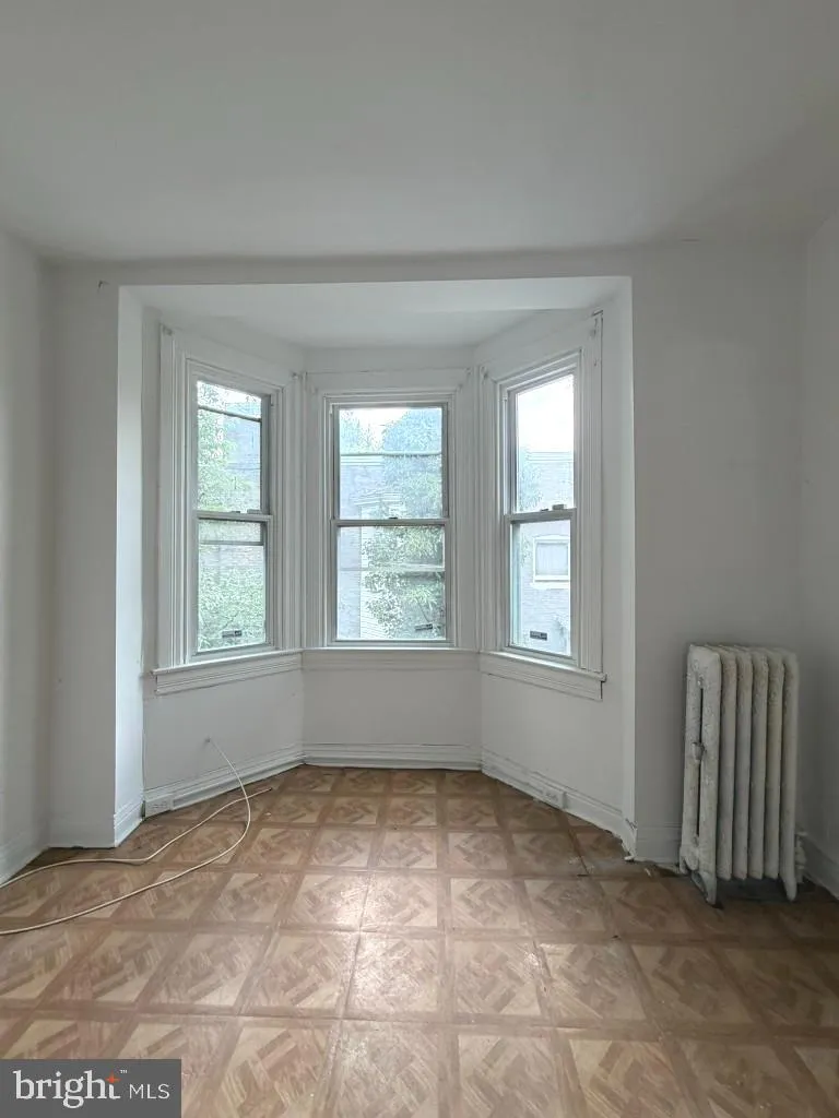 2206 LYNDHURST AVENUE Baltimore, MD 21216