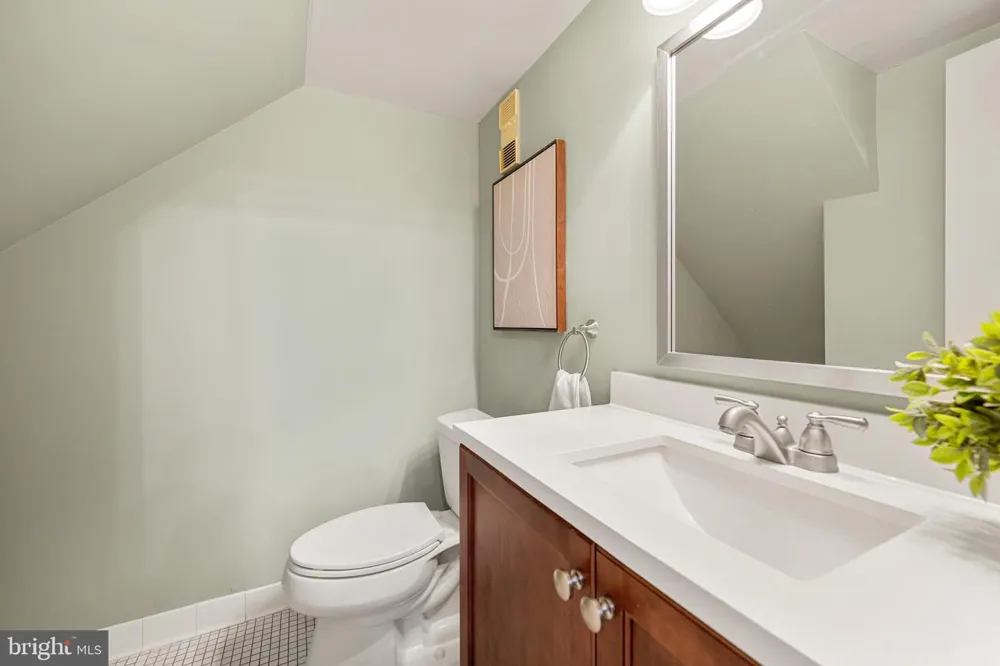 2312 DEARING STREET Alexandria, VA 22302