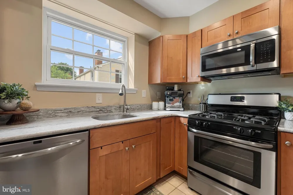 2312 DEARING STREET Alexandria, VA 22302