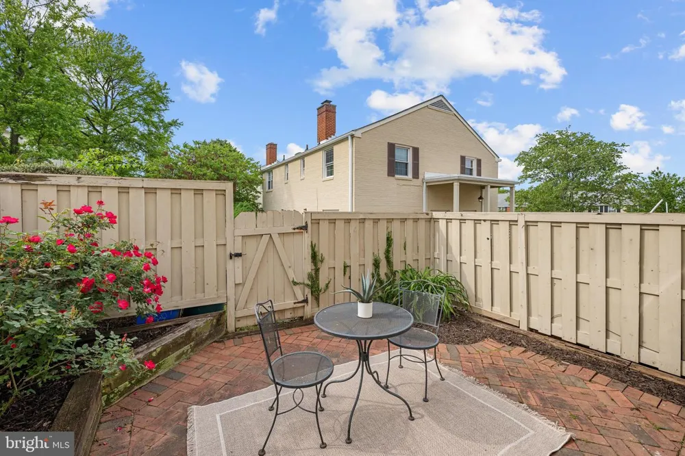 2312 DEARING STREET Alexandria, VA 22302