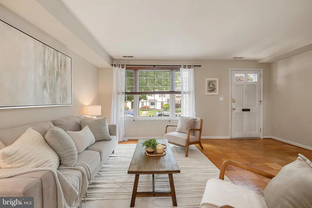 2312 DEARING STREET Alexandria, VA 22302