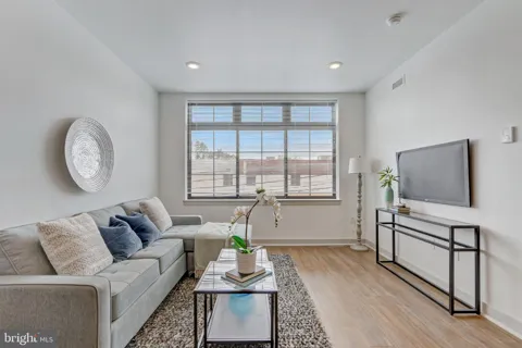 5001 UMBRIA STREET #U409