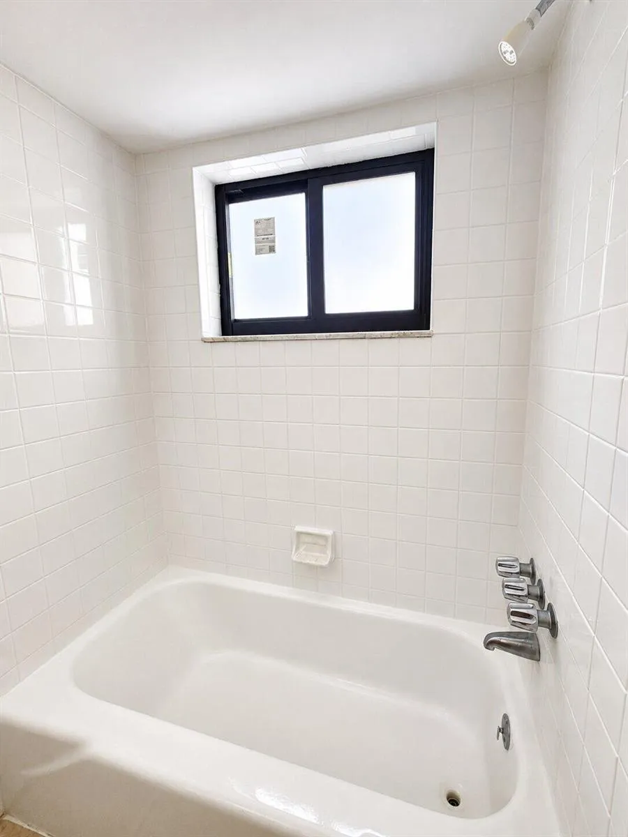 2201 NE 36TH STREET #102 Lighthouse Point, FL 33064